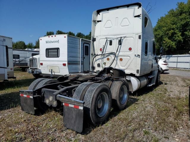 2012 Freightliner Cascadia 125