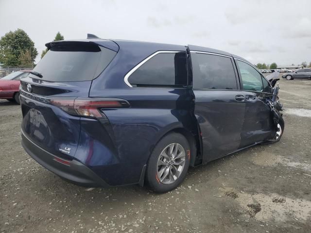 2023 Toyota Sienna LE