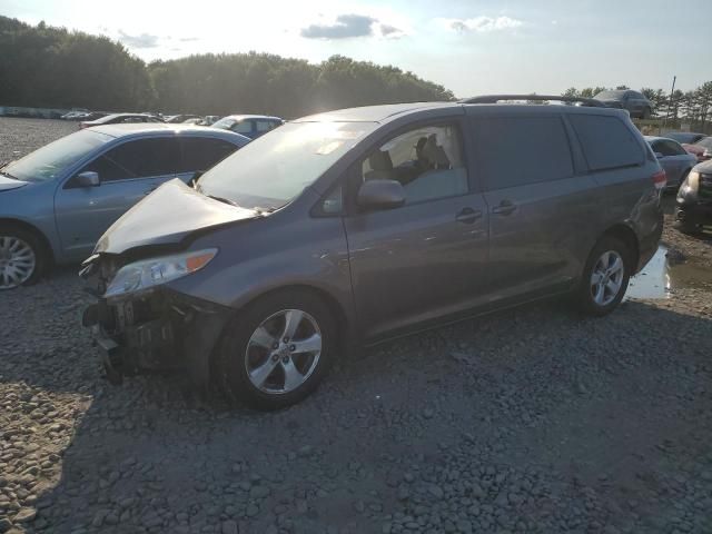 2014 Toyota Sienna LE