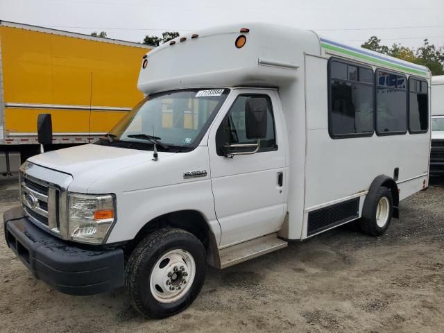 2017 Ford Econoline E350 Super Duty Cutaway Van