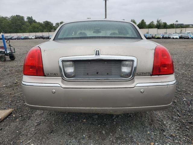 2003 Lincoln Town Car Signature