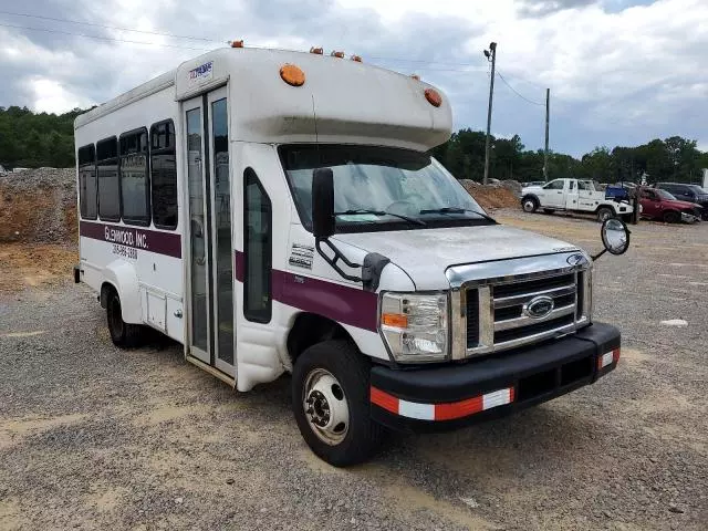 2012 Ford Econoline E350 Super Duty Cutaway Van