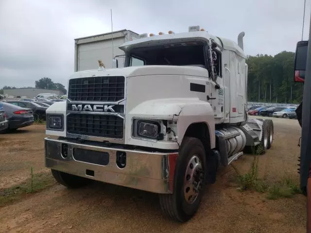 2025 Mack Pinnacle