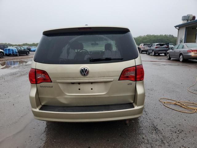 2010 Volkswagen Routan SE