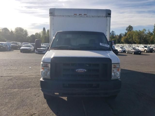 2012 Ford Econoline E350 Super Duty Cutaway Van