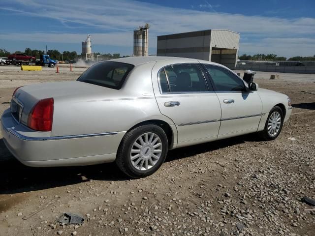 2005 Lincoln Town Car Signature