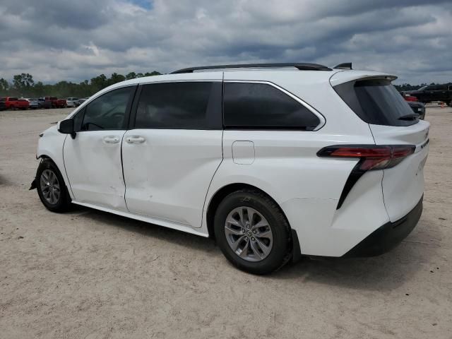 2022 Toyota Sienna LE