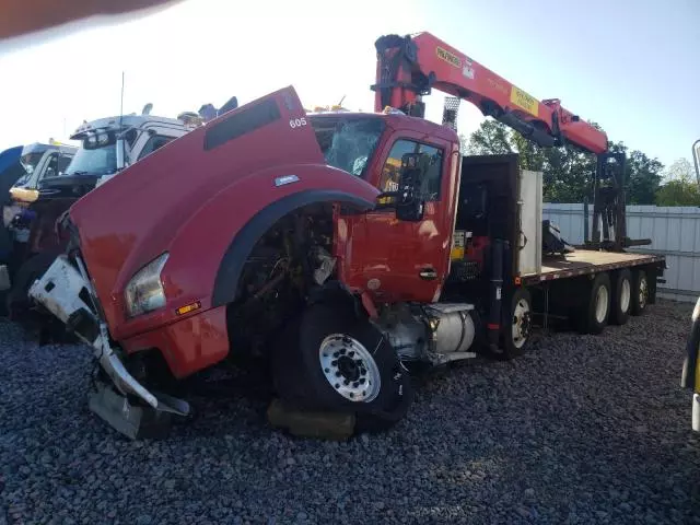 2018 Kenworth Construction T880