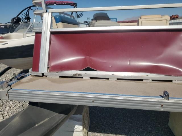 1982 Crestliner Boat