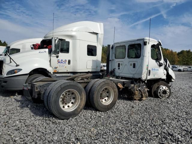 2013 Freightliner Cascadia 113