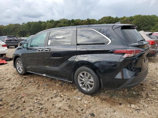 2021 Toyota Sienna XLE