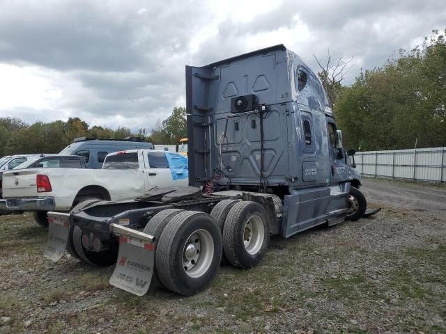 2020 Freightliner Cascadia 125