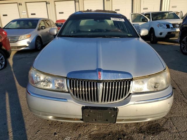 2002 Lincoln Town Car Signature