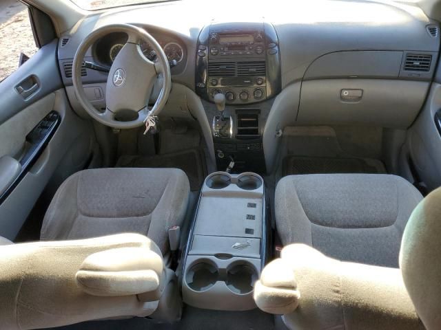 2004 Toyota Sienna CE