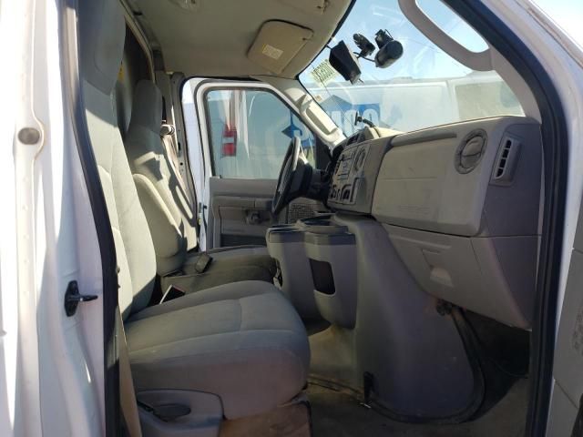 2011 Ford Econoline E350 Super Duty Cutaway Van