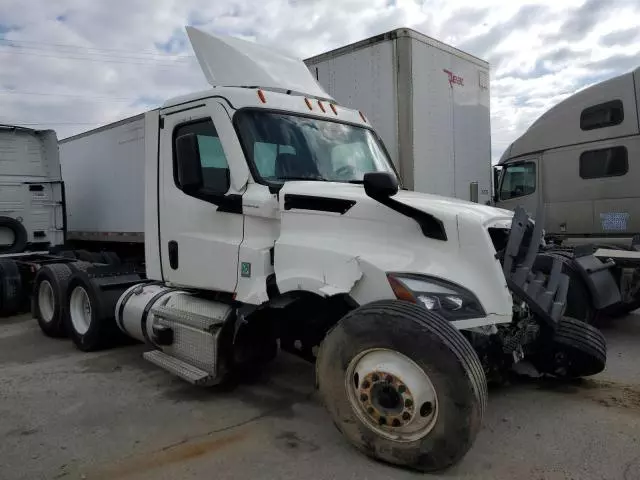 2022 Freightliner Cascadia 126