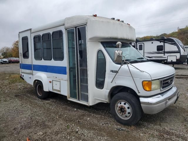 2003 Ford Econoline E350 Super Duty Cutaway Van