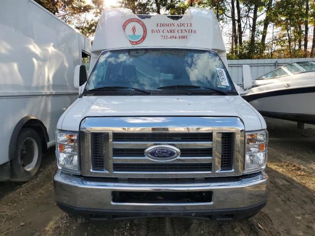 2019 Ford Econoline E450 Super Duty Cutaway Van