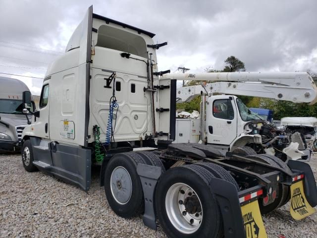 2015 Freightliner Cascadia 125