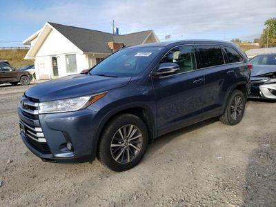 Salvage cars for sale from Copart Northfield, OH: 2017 Toyota Highlander SE