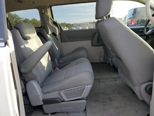 2010 Chrysler Town & Country LX