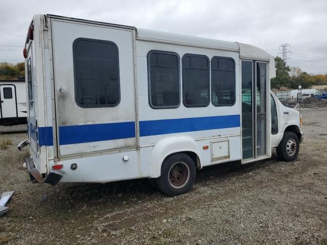 2003 Ford Econoline E350 Super Duty Cutaway Van