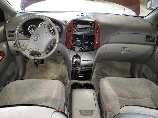 2004 Toyota Sienna XLE