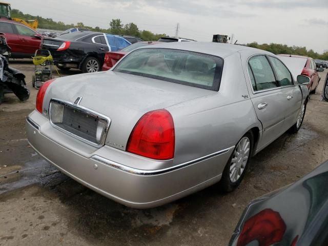 2005 Lincoln Town Car Signature Limited