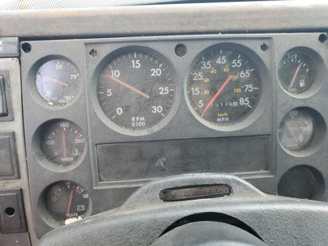 2000 Freightliner Medium Conventional FL60