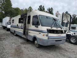 Salvage trucks for sale at Spartanburg, SC auction: 1993 Fleetwood 1993 Ford F530 Super Duty