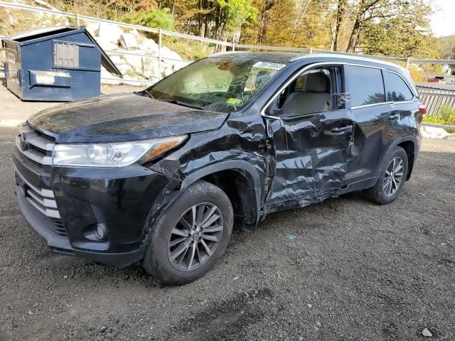 2017 Toyota Highlander SE