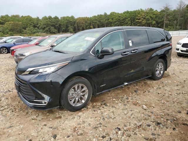 2021 Toyota Sienna XLE