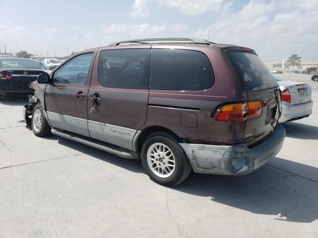 2000 Toyota Sienna LE