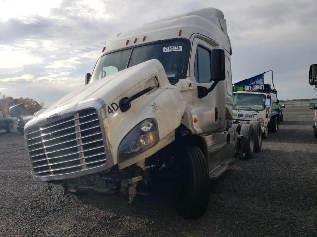 2015 Freightliner Cascadia 113