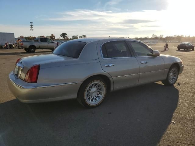 1999 Lincoln Town Car Signature