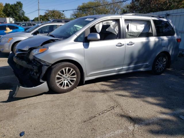 2019 Toyota Sienna XLE