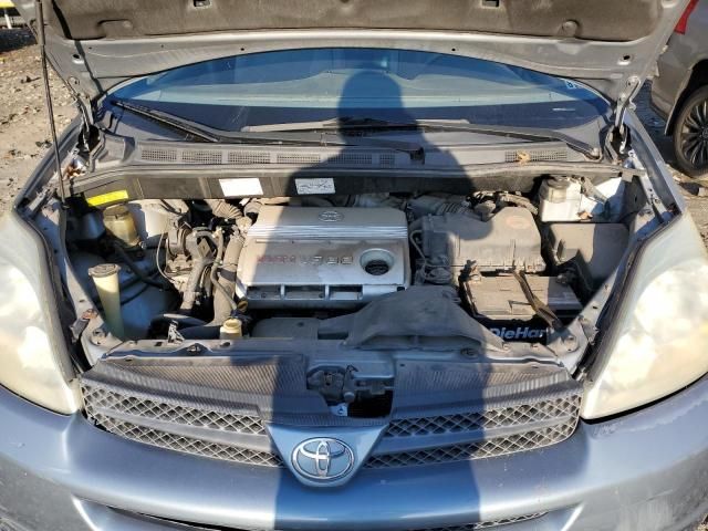 2004 Toyota Sienna CE