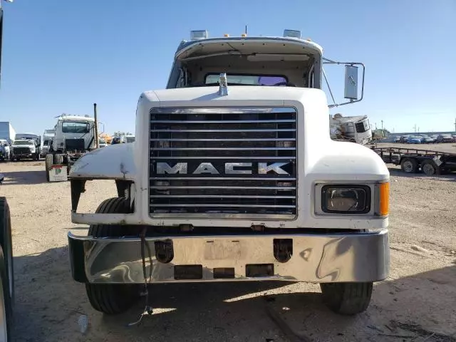 2001 Mack 600 CH600
