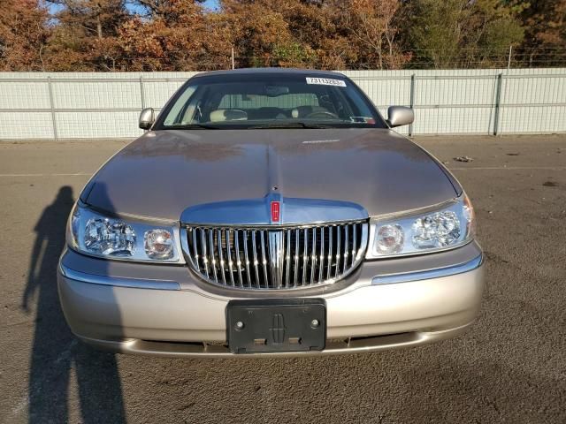 1999 Lincoln Town Car Signature