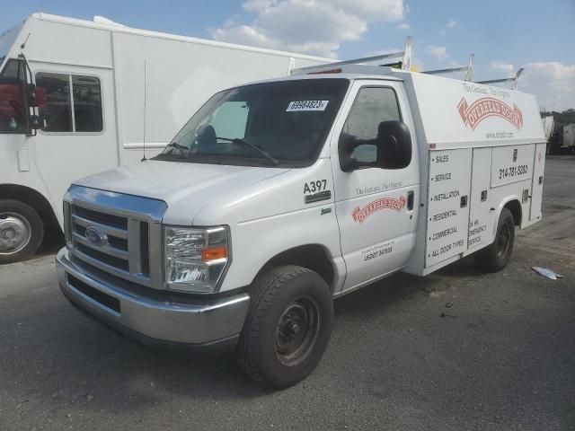 2013 Ford Econoline E350 Super Duty Cutaway Van