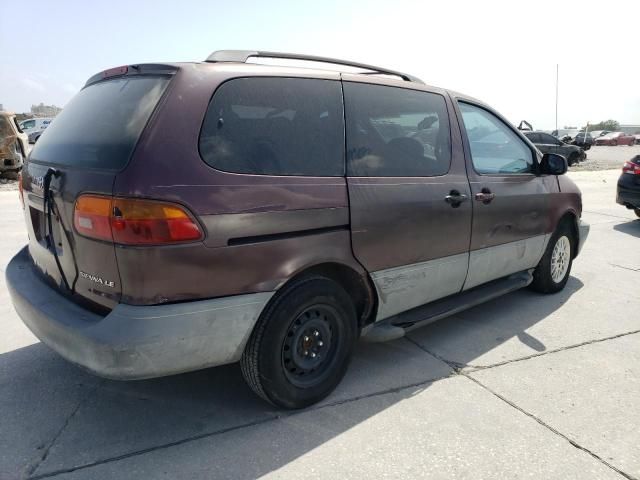 2000 Toyota Sienna LE