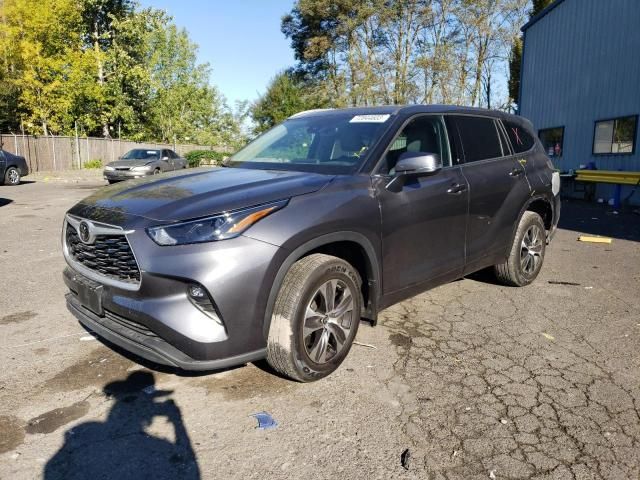 2022 Toyota Highlander XLE