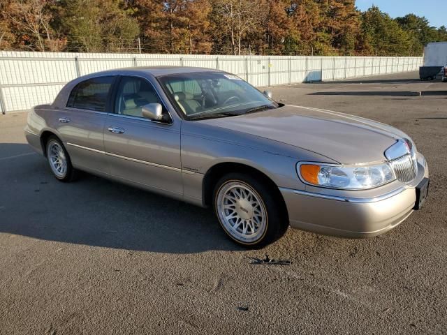 1999 Lincoln Town Car Signature