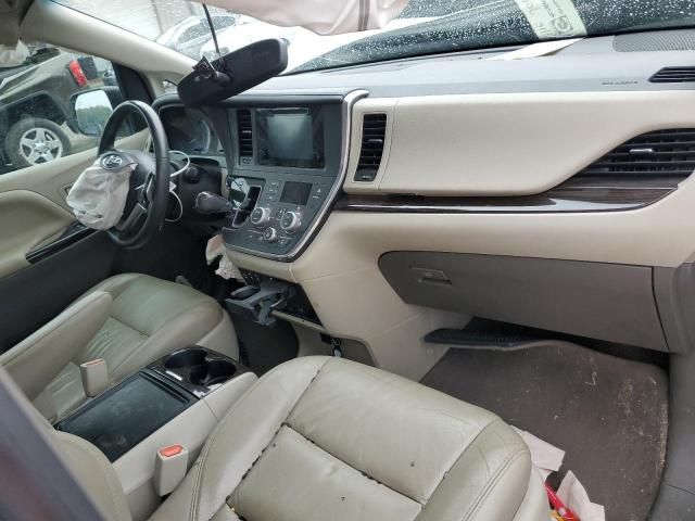 2017 Toyota Sienna XLE