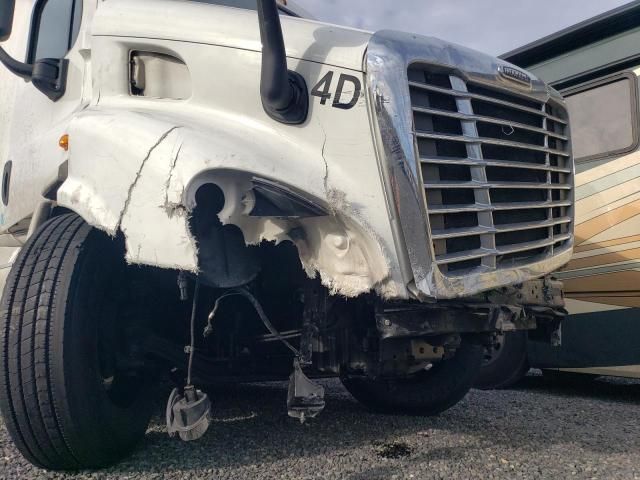 2015 Freightliner Cascadia 113