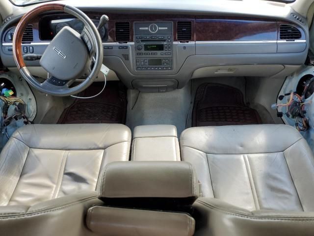 2010 Lincoln Town Car Signature Limited