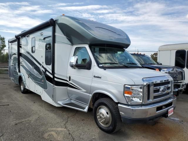 2013 Ford Econoline E450 Super Duty Cutaway Van