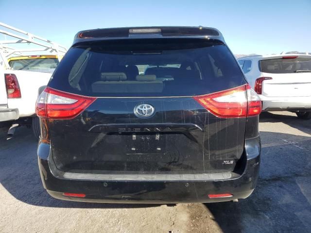 2017 Toyota Sienna XLE