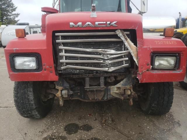 1994 Mack 600 RD600