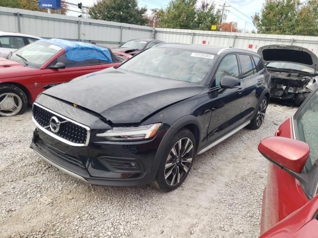 2020 Volvo V60 Cross Country T5 Momentum